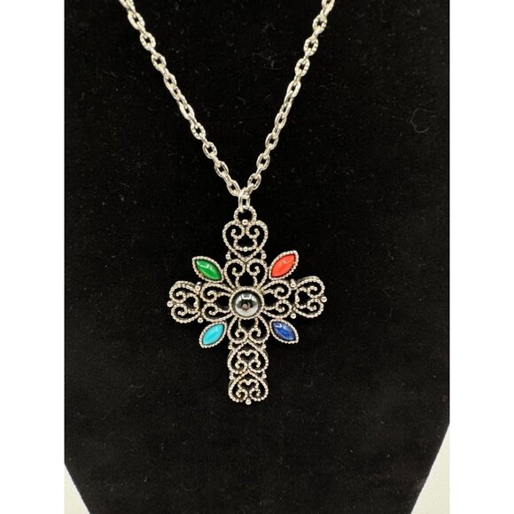 Vintage Avon Silver Tone Cross Pendant Necklace - Picture 2 of 4